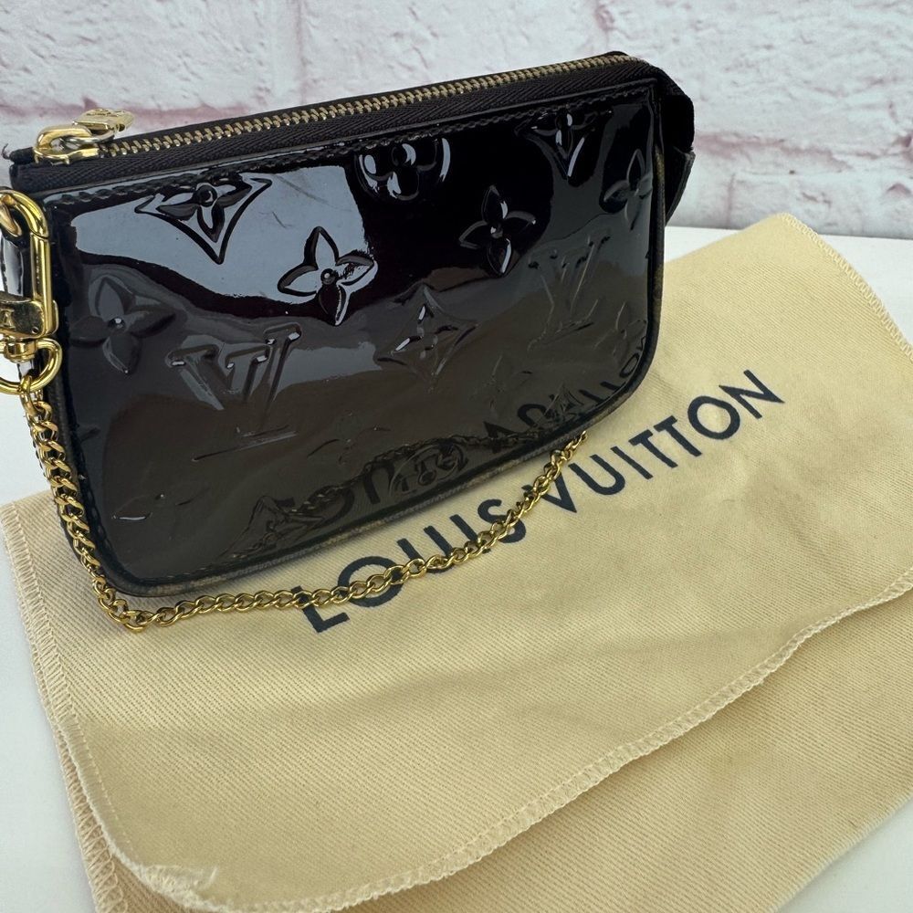 Louis Vuitton Amarante Monogram Vernis Mini Pochette Accessoires - Picture 4 of 16